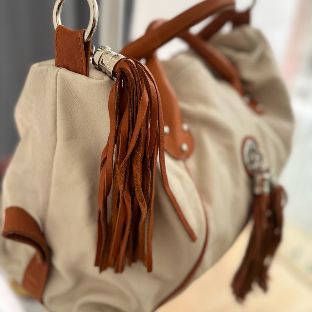 EUC Fellini buttery soft leather cream and tan hand/shoulder bag with tassels. - Picture 2 of 7